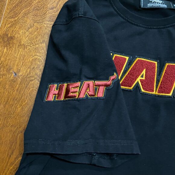 Pro Standard NBA Miami Heat Chenille Logo Embroidered Tee Black Men's Size XL - Picture 3 of 9